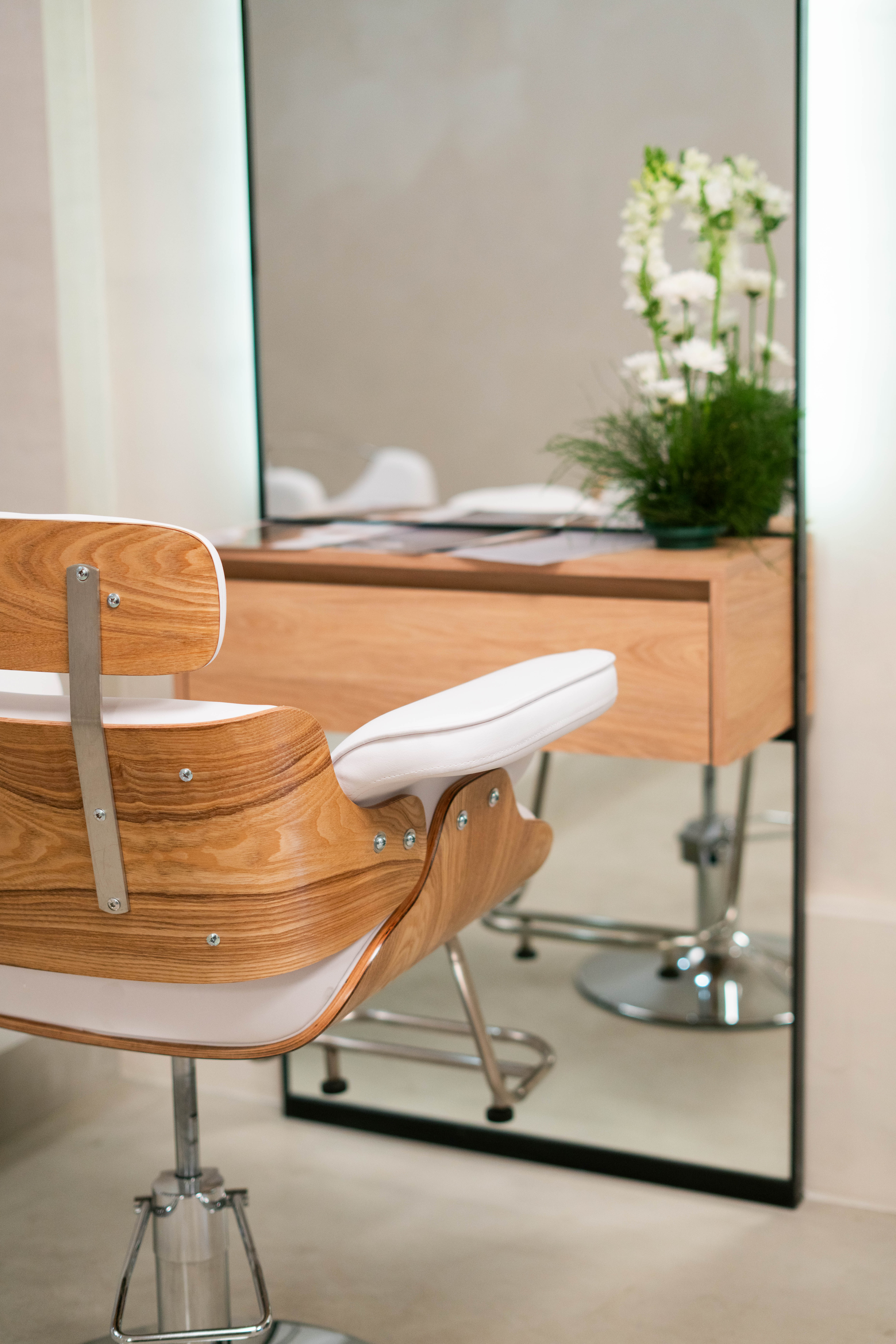 INOA Book de L'Oréal Professionnel en la estantería de CervanteS Hair Design — Palermo Soho
